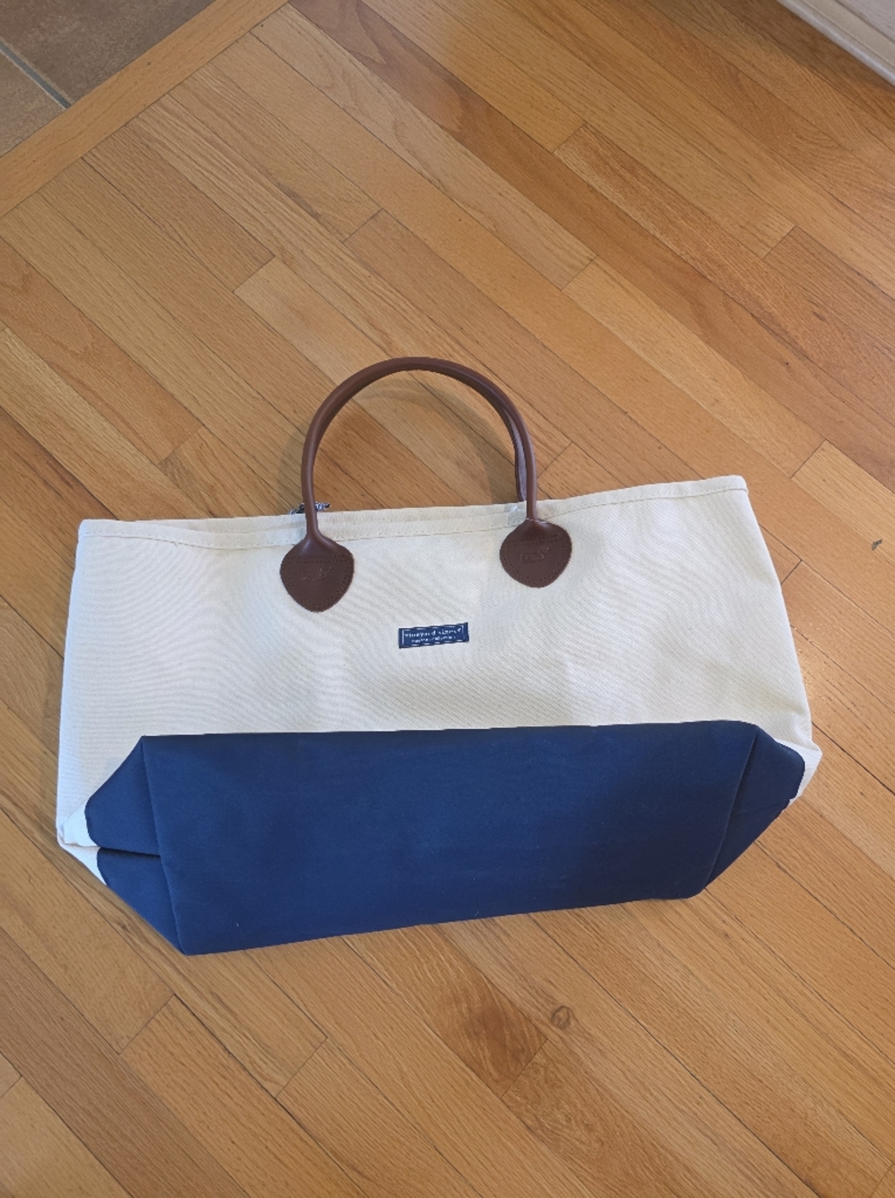 Vineyard Vines Palm And Crescent Tote - Picture 2 of 6